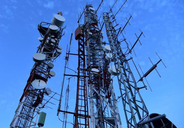ઓપન સિગ્નલ અનુસાર, કોઇપણ દેશની 4G સ્પીડ કેટલાય વસ્તુઓ પર આધારિત હોય છે, જેમે કે– LTE માટે જેટલુ સ્પેક્ટ્રમ આપવામાં આવ્યું છે, શું LTE એડવાન્સ્ડ જેવી નવી 4G ટેકનોલૉજીનો યૂઝ કરવામાં આવી રહ્યો છે. આ નેટવર્ક પર લૉડ કેટલો છે અને કઇ રીતે આને બનાવવામાં આવ્યું છે. 