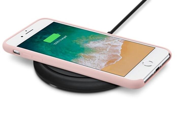  તેનાથી સ્ટેટિક એનર્જી ઉત્પન્ન થાય છે. આ પછી તે વ્યક્તિ કોઈ વસ્તુને ટચ કરે છે તો અનર્જી કરંટ તરીકે શિફ્ટ થાય છે. હવે આ એનર્જીનો ઉપયોગ મોબાઈલ ડિવાઈસને ચાર્જ કરવા માટે થશે.