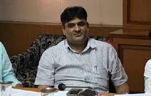 જેના પગલે રાંદેરના ઉગત રોડ પર આવેલ કોંગ્રેસના પૂર્વ કોર્પોરેટર ગીરીશ પટેલના ફાર્મ હાઉસમાં દર્શન નાયક અને તેમના સમર્થકોએ પ્રભારી હર્ષવર્ધન સબકાલ અને માજી કેન્દ્રીય મંત્રી તુષાર ચૌધરીના પુતળાનું દહન કરી વિરોધ કરવામાં આવ્યો હતો. 