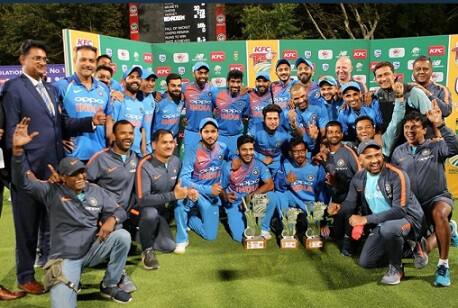  સાઉથ આફ્રિની ધરતી પર એકજ પ્રવાસે સતત બાઈલેટરલ બે સીરીઝ જીતી ઈતિહાસ રચી દીધો છે. તેના પહેલા ભારત ક્યારેય પણ આ ધરતી પર આવું કારનામું કરી શકી નથી.