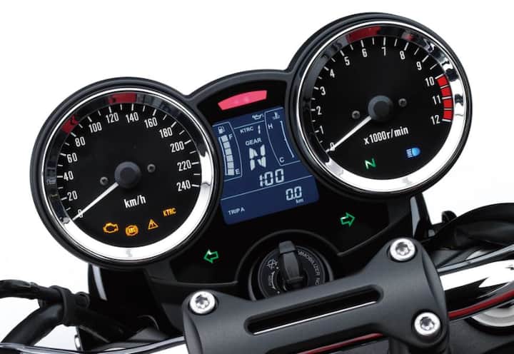 Z900RSમાં ફ્રન્ટ વ્હીલમાં 300mm ડિસ્ક બ્રેક અને એન્ટી લોક બ્રેકિંગ સિસ્ટમ સાથે રિયરમાં 250 mm ડિસ્ક આપવામાં આવી છે. Z900RSમાં Z1ને મળતી આવતી ફ્લેટ સીટ પણ આપવામાં આવી છે.