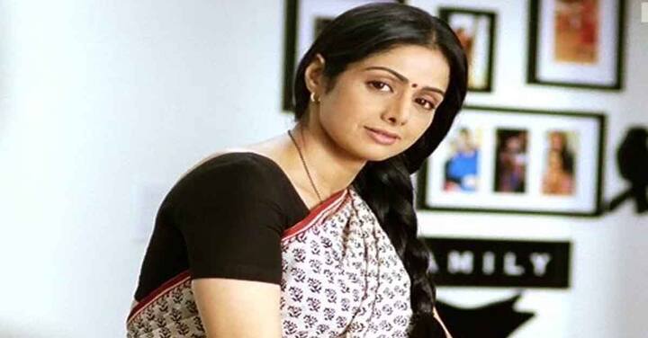  અંતિમ સંસ્કાર માટે શ્રીદેવીના પાર્થિવ દેહને મુંબઈ લાવામાં આવશે. મુંબઈની અંધેરીમાં તેના ઘરની બહાર મોટી સંખ્યામાં રાતથીજ તેના ચાહકો ભેગા થઈ ગયા છે.