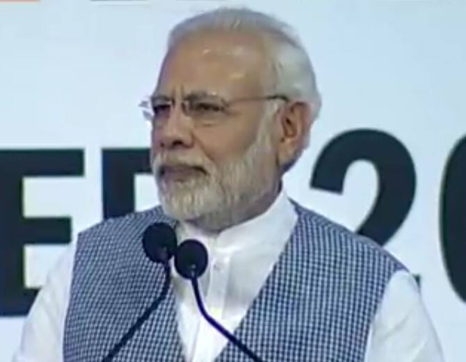સ્ટેડિયમમાં સંબોધન કરતાં મોદી