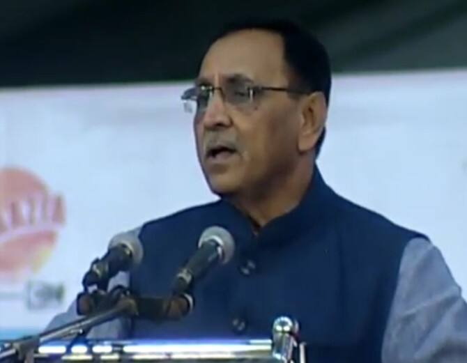 મુખ્યમંત્રી વિજય રૂપાણીએ આ પ્રસંગે કહ્યું કે, નાઇટ મેરેથોનની પહેલ સુરતે કરી છે. નવા ભારતના નિર્માણ માટે આ દોડ છે. આ દોડમાં સુરતના વડીલો, યુવાનો, બૈરાઓ, દિવ્યાંગો અને બધા લોકો એક સાથે દોડીને સતતને ધબકતું રાખે છે. સુરતના વિકાસ માટેની આ દોડ છે.