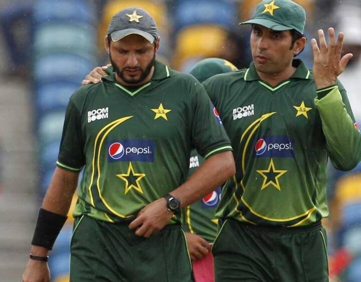 પાકિસ્તાનના મિસબાસ ઉલ હક, શાહિદ આફ્રિદી અન સરફરાઝ અહમદ આ સિદ્ધી મેળવી ચૂક્યા છે.