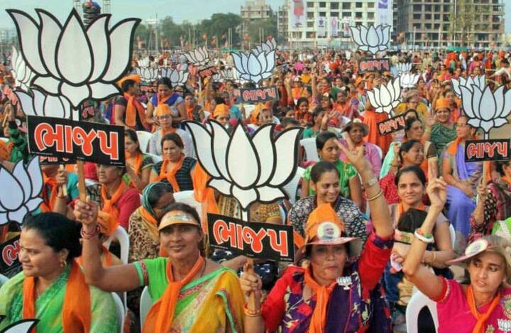 અમદાવાદઃ 23 માર્ચે ગુજરાતમાં રાજ્યસભાની ચાર બેઠકો માટે ચૂંટણી યોજાવાની છે. ગુજરાત વિધાનસભા ચૂંટણીમાં ભાજપના ધારાસભ્યોની સંખ્યા ઘટી જતાં ચારેય બેઠકો મળવી શક્ય નથી. ભાજપની વર્તમાન સંખ્યાબળને આધારે બે બેઠકો જ જીતી શકે તેમ છે.