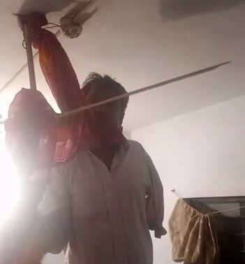 રવિવારે સોશિયલ મીડિયામાં વીડિયો વાયરલ થયો હતો, જેમાં વિપુલની આપઘાતની ઘટના દૃશ્યમાન હતી. વિપુલ સરવૈયાના આપઘાત પ્રકરણની તપાસ ચલાવી રહેલા યુનિવર્સિટી પોલીસ સ્ટેશનના એએસઆઇ કાનાબારે જણાવ્યું હતું કે, રવિવારે મૃતકના પરિવારજનો અને તેની પત્ની સોનલના નિવેદનો નોંધાયા હતા. 