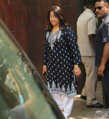 શ્રીદેવીની રડતી પુત્રીઓને સાંત્વના આપવા સેલેબ્સનો જમાવડો, કયા-કયા સેલેબ્સે પાઠવી સાંત્વના, જાણો વિગત