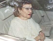 શ્રીદેવીની રડતી પુત્રીઓને સાંત્વના આપવા સેલેબ્સનો જમાવડો, કયા-કયા સેલેબ્સે પાઠવી સાંત્વના, જાણો વિગત