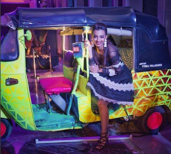 તસવીરને લઇ કેટલાક લોકોએ તેને ટ્રોલ કરવાનું શરૂ કરી દીધું છે. અમુક લોકોએ તેને યોગ્ય રીતે કપડા પહેરવાની સલાહ આપી છે તો ઘણા લોકોએ તેના ફ્રેન્ડ અંગે પણ કમેન્ટ કરી છે.