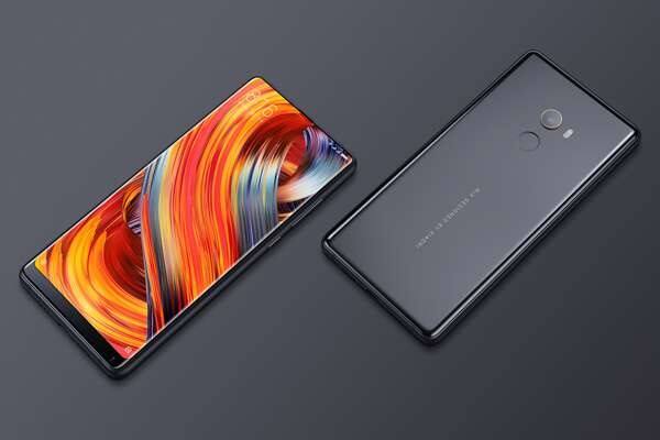 નવી દિલ્હીઃ Xiaomi પોતાનો વધુ એક શાનદાર સ્માર્ટફોન બજારમાં ઉતારવાની તૈયારીમાં છે. શાઓમીએ પોતાના એક નિવેદનમાં નવા સ્માર્ટફોન Mi MIX 2Sના લોન્ચિંગની તારીખની જાહેરાત કરી છે. કંપનીએ કહ્યું કે, એમાઈ મિક્સ 2એસ 27 માર્ચે લોન્ચ કરવામાં આવશે. જોકે કંપનીએ એ નથી જણાવ્યું કે, ફોનનું લોન્ચિંગ ઘરેલુ બજારમાં થશે કે ગ્લોબલી હશે પરંતુ કહેવાય છે કે ફોન ચીનમાં લોન્ચ થશે. એ પણ સ્પષ્ટ થઈ ગયું છે કે શાઓમી Mi MIX 2S ક્વોલકોમ સ્નેપડ્રેગન 845 પ્રોસેસર સાથે લોન્ચ થશે.