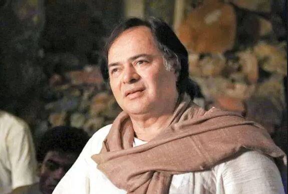 ફારૂક શેખ દ્વારા યોજાયેલી એક રેસમાં બે ઘોડાના મોત પણ થયા હતાં. 