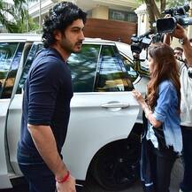  મુંબઈ: જેના લગ્નમાં શ્રીદેવી દુબઈ ગઈ હતી તે ભાણેજવહુ મામી શ્રીદેવીની પુત્રીઓને સાંત્વના આપવા પહોંચ્યા અનિલ કપૂરના ઘરે