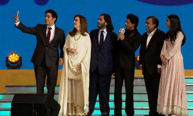 મોબાઇલ વર્લ્ડ કોંગ્રેસ 2018માં રિલાયન્સ જિયોએ વર્ષના અંત સુધી ભારતની 99 ટકા વસતીને તેમના નેટવર્કથી આવરી લેવાનો દાવો કર્યો છે. હાલ આશરે ભારતની 86 ટકા વસતીને જિયો નેટવર્કથી કવર છે. 