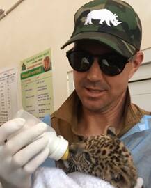 ઈંગ્લેન્ડના પૂર્વ ક્રિકેટર કેવિન પીટરસનનો પ્રાણી પ્રેમ, દીપડાનું બચ્ચું લીધું દત્તક, જુઓ તસવીરો