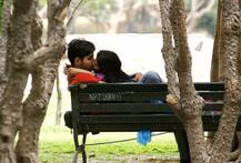 સેલવાસમાં જાહેર રોડ પર છોકરા-છોકરીને કિસ કરતાં પોલીસે ઝડપ્યા, જાણો વિગતે