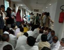 ગૃહમાંથી વિપક્ષ સસ્પેન્ડઃ વિપક્ષે સ્પીકર સામે અવિશ્વાસની દરખાસ્ત દાખલ કરી