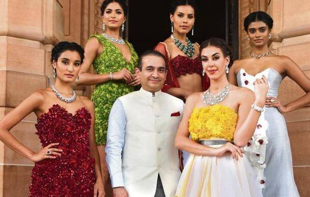 બીજી તરફ નીરવ મોદીની ફ્લેગશિપ કંપની ફાયરસ્ટાર ડાયમંડે અમેરિકામાં નાદાર જાહેર કરવાની અરજી કરી છે. ફાયર સ્ટાર ડાયમંડે અમેરિકાના ન્યૂયોર્કની એક અદાલતમાં અરજી આપતાં જણાવ્યું કે તેની કુલ સંપત્તિ અસેટ અને લાયબિલિટી 320 કરોડ રૂપિયાથી 650 કરોડ રૂપિયાના ક્ષેત્રમાં છે.