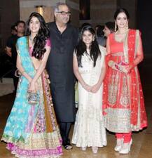 શ્રીદેવીનું બન્ને પુત્રીઓ સાથે હતું જબરદસ્ત બૉન્ડિંગ, જાણો જ્હાનવી-ખુશી કપૂર વિશે અંગત