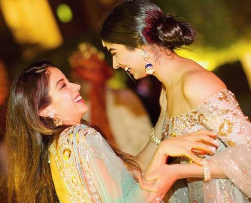 બન્ને બહેનો કાયલી જેનરની સ્ટાઇલ ખુબ ગમતી હતી, અનેકવાર બન્નેએ આ સ્ટાઇલને મેકઓવર પણ કરાવી હતી. બન્ને બહેનોનું માતા શ્રીદેવી સાથે જબરદસ્ત બૉન્ડિંગ હતું, શ્રીદેવીએ એક ફૂલ ફેમિલી ફોટો પૉસ્ટ કર્યો હતો જેમાં કેપ્શનમાં જ્હાનવીને મિસ પણ કરી હતી.