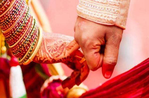 ખલીજ ટાઇમ્સના અહેવાલ મુજબ દેશમાં કુંવારી છોકરીઓની વધતી સંખ્યાને ધ્યાનમાં રાખી સરકાર લોકોને બીજા લગ્ન માટે પ્રોત્સાહિત કરવા આ સ્કીમ લઇને આવી છે. યુએઈના ઇન્ફ્રાસ્ટ્રક્ટચર ડેવલપમેન્ટ મંત્રી ડો. અબ્દુલ્લા બેલહૈફ અલ નુઇમીએ બુધવારે ફેડરલ નેશનલ કાઉન્સિલ (FNC)ના કાર્યક્રમ દરમિયાન આ જાહેરાત કરી હતી.
