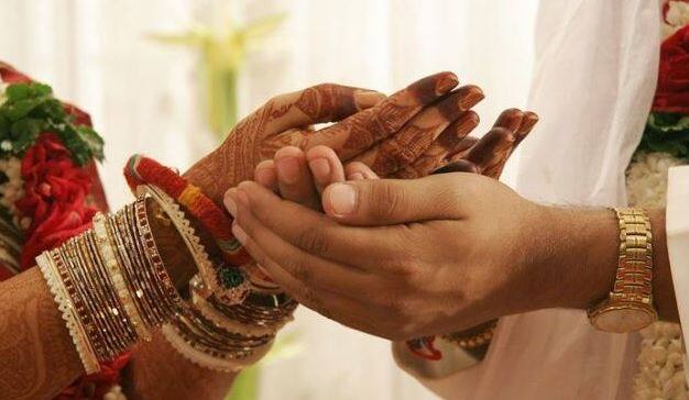 મંત્રીએ કહ્યું કે, પ્રથમ પત્ની માટે જેવી રહેવાની વ્યવસ્થા હોય તેવી જ વ્યવસ્થા બીજી પત્ની માટે હોવી જરૂરી છે. મકાન ભથ્થું આપવાથી લોકો બીજા લગ્ન કરવા માટે પ્રોત્સાહિત થશે અને યુએઈમાં કુંવારી મહિલાઓની સંખ્યા ઘટશે. પ્રથમ પત્નીની જેમ બીજી પત્નીને પણ મકાન મળે તેમ મંત્રાલય ઇચ્છે છે.