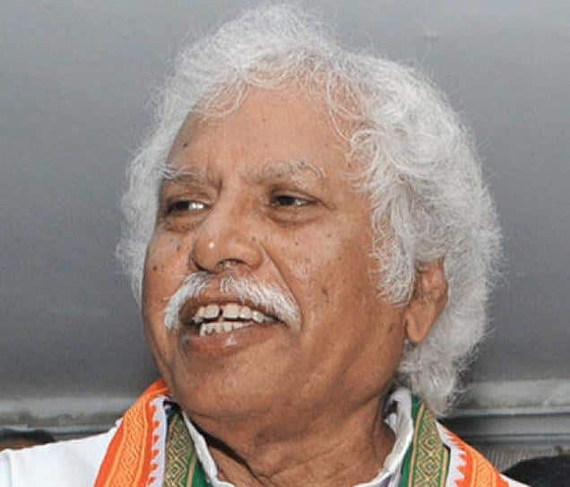 અમદાવાદઃ આગામી માર્ચ મહિનામાં કર્ણાટક વિધાનસભાની ચૂંટણી યોજાવાની છે ત્યારે કોંગ્રેસ આ ચૂંટણી માટે સજ્જ થઈ રહી છે. કોંગ્રેસ પ્રમુખ રાહુલ ગાંધીએ પોતે કર્ણાટકમાં પ્રચારનો મોરચો સંભાળ્યો છે અને પોતાના વફાદાર સાથીઓને પણ મહત્વની જવાબદારીઓ સોંપવા માંડી છે.
