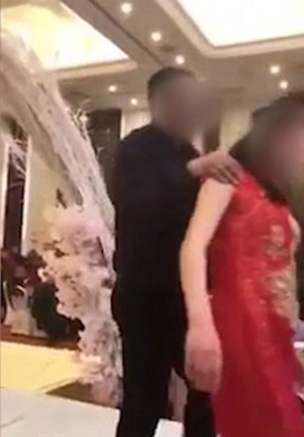 આ મામલે વધુ ગરમાતા દુલ્હનના સસરાએ આખી ઘટના અંગે માફી માગી હતી અને કહ્યું કે, આ વીડિયોને વધુ વાયરલ ના કરો, આપણે બન્ને પરિવારો વચ્ચે સમાધાન કરી લઇશું.