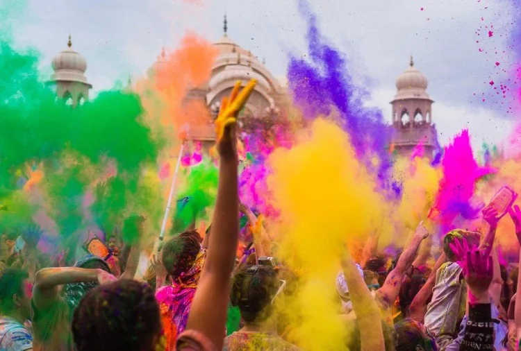 Holi Celebration 2018, PM And President Wishes To India | હોળીના રંગોથી રંગાયો દેશ, રાષ્ટ્રપતિ અને પીએમ મોદીએ પાઠવી દેશવાસીઓને શુભકામના