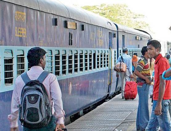 indian railways rules train travel can also be done with platform ticket marathi news Indian Railway : आता रेल्वेत विना तिकीट प्रवास करण्यापासून TTE तुम्हाला रोखणार नाही, जाणून घ्या नवा नियम