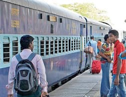 Indian Railways: रेलवे ने छह स्पेशल ट्रेनों के फेरों को बढ़ाया, देखें पूरी लिस्ट