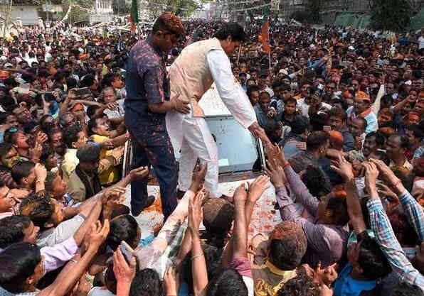 ભાજપે અત્યાર સુધી બિપ્લબ દેબના નામની સત્તાકીય જાહેરાત કરી નથી પરંતુ તેમના નામ પર સર્વસંમતિ થઈ હોવાનું નક્કી હોય તેમ લાગી રહ્યું છે. ત્રિપુરાના ભાજપના પ્રમુખ બિપ્લબ દેબ મુખ્યમંત્રીપદની દોડમાં સૌથી આગળ છે તે જોતાં તે મુખ્યમંત્રી બનશે એવું લાગે છે.