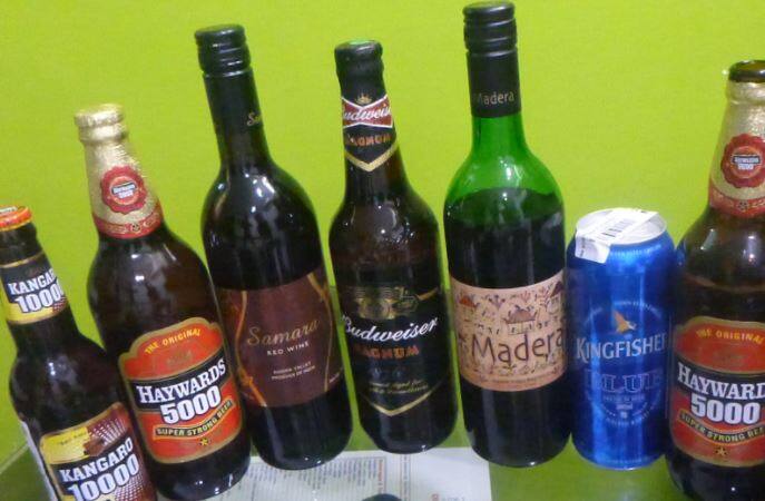 નશાબંધી ખાતાએ લાલગેટના બુટલેગરની પાસેથી પકડાયેલી બીયરની બોટલોના આધારે બારકોડ નંબરથી સ્કેન કરીને તપાસ કરી હતી. જેમાં 18 પરમીટધારકો બુટલેગર ચિન્ટુ મોદીને બીયર વેચી દેતાં હોવાનું બહાર આવ્યું હતું. જેના આધારે નશાબંધી ખાતાએ 18 જણાની પરમિટ રદ કરી દીધી હતી. આ મુદ્દે ચોકબજાર પોલીસમાં ગુનો પણ દાખલ થયો હતો. (તસવીરો પ્રતીકાત્મક છે)