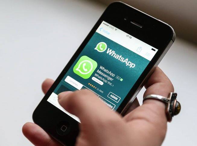 WhatsAppએ ગત વર્ષે નવેમ્બરમાં ડિલીટ ફોર એવરીવન ફીચરને લોન્ચ કર્યું હતું. હાલ આ ફીચરથી કોઈ મોકલવામાં આવેલા મેસેજ 7 મિનિટની સમય મર્યાદાની અંદર ડિલીટ કરી શકાય છે. મોકલવામાં આવેલા મેસેજમાં ટેકસ્ટ અને મીડિયા ફાઇલ્સ બંનેનો સમાવેશ થાય છે.
