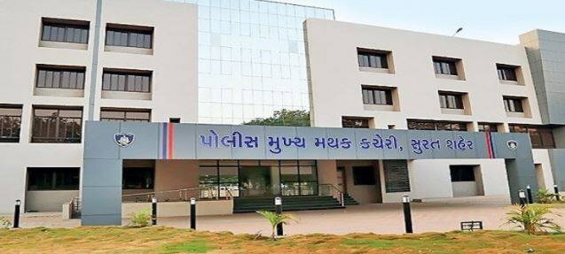 મળતી માહિતી મુજબ ડિંડોલી વિસ્તારમાં પત્ની અને બે બાળકોના પરિવાર સાથે રહેતો કમલેશ સોની ભંગારનો વેપારી છે. રવિવારે અચાનક તે પોલીસ કમિશનર કચેરી પહોંચી ગયો હતો. ત્યાર બાદ ઉંદર મારવાની ઝેરી દવા ગટગટાવી ગયો હતો. જેથી તેની તાત્કાલિક પોલીસ વાહનમાં જ સિવિલ હોસ્પિટલ સારવાર અર્થે ખસેડવામાં આવ્યો હતો. પ્રાથમિક તપાસમાં જાણવા મળ્યું છે કે, યુવકે વ્યાજખોરોના ત્રાસથી આપઘાતનો પ્રયાસ કર્યો છે.