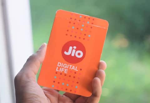 Jio ફ્રીમાં આપી રહ્યું છે 10GB ડેટા, તમને ન મળ્યો હોય તો આ નંબર કરો ડાયલ Jio ફ્રીમાં આપી રહ્યું છે 10GB ડેટા, તમને ન મળ્યો હોય તો આ નંબર કરો ડાયલ