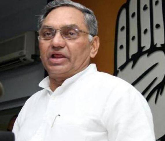 કોંગ્રેસ અધ્યક્ષ રાહુલ ગાંધીના નજીક મનાતા જનાર્દન દ્રિવેદીને કોંગ્રેસ ગુજરાતમાંથી રાજ્યસભામાં મોકલી શકે છે. જો આમ થાય તો તમામ સમાજમાંથી દાવેદારી કરનાર નેતાઓને નિરાશા હાથ લાગી શકે છે.