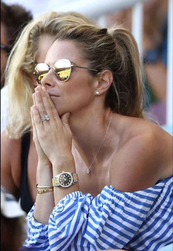 સાઉથ આફ્રિકા અને ઓસ્ટ્રેલિયાની વચ્ચે રમાઇ રહેલી ટેસ્ટ સીરીઝ દરમિયાન આ ઘટના ત્યારે બની જ્યારે બ્રેક માટે બન્ને ટીમ પેવેલિયન જઇ રહી હતી. ત્યા વોર્નર અને ડીકૉક ચર્ચા કરવા લાગ્યા. વીડિયોમાં સ્પષ્ટ જોવા મળી રહ્યું છે વોર્નર, ડીકૉક પર હાવી થઇ રહ્યો છે અને જો સાથી ખેલાડીઓ તેને ના રોકતા તો બન્ને મારામારી પર ઉતરી આવતા.