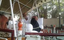 મોરારીબાપુએ આફ્રિકાની કથામાં હાકલ કરતાં 1 મિનિટમાં મળ્યું 1 કરોડનું દાન, બાપુએ આ રકમ કોને આપી દીધી? 