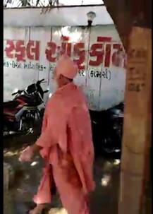 અઢી કરોડ રૂપિયાની છેતરપિંડી કેસમાં સ્વામીનારાયણ મંદિરના ચતુરર્ભુજ સ્વામી પોલીસ સ્ટેશનમાં  થયા હાજર 