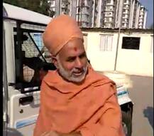 અઢી કરોડ રૂપિયાની છેતરપિંડી કેસમાં સ્વામીનારાયણ મંદિરના ચતુરર્ભુજ સ્વામી પોલીસ સ્ટેશનમાં  થયા હાજર 