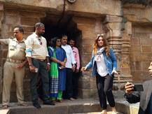 રવિના ટંડન પર નોંધાયો કેસ, ભુવનેશ્વરના લિંગરાજ મંદિરે આ કારણે કર્યો કેસ 