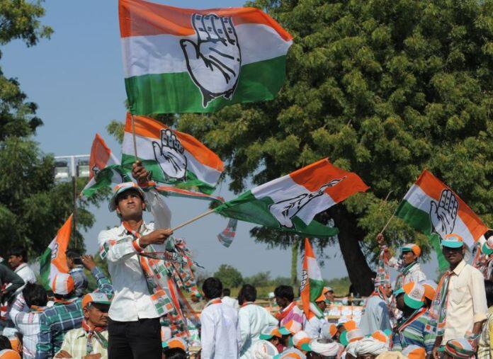 કોંગ્રેસના દિગ્ગજ નેતા જનાર્દન દ્વિવેદી બહારના હોવાથી તેમનો વિરોધ થયો હતો. બીજી તરફ દીપક બાબરીયાનું નામ સૌથી મોખરે ચાલી રહ્યું છે. દીપક બાબરીયા એઆઇસીસીના મહાસચિવ છે અને મધ્યપ્રદેશના પ્રભારી છે. બીજા ઉમેદવાર તરીકે સિદ્ધાર્થ પટેલે અથવા ઇશ્વરભાઈ વહીયાનું નામ નિશ્ચિત મનાઇ રહ્યું છે. ઇશ્વરભાઈ મહુવાના પૂર્વ ધારાસભ્ય અને આદિવાસી નેતા છે. 