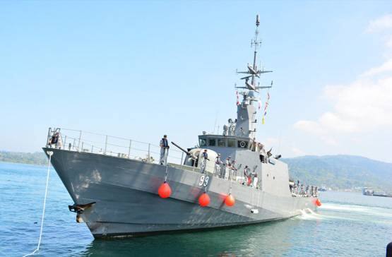 નવી દિલ્હીઃ ભારતીચય નૌસેનાના વિસ્તારમાં મોટી નૌસૈન્ય તાકાતોની સાથે અંડમાન-નિકોબાર ટાપુ પર આઠ દિવસની નેવી એક્સરસાઇઝ શરૂ કરી દેવામાં આવી છે. આ વિસ્તારમાં વધતા તનાવની વચ્ચે આ આયોજન કરવામાં આવ્યું છે. એકબાજુ ચીન હિન્દ મહાસાગરમાં પ્રભાવ વધારવાની કોશિશ કરી રહ્યું છે, તો બીજીબાજુ માલદીવ અને શ્રીલંકામાં ઇમર્જન્સીની પરિસ્થિતિ છે. આ એક્સરસાઇઝથી ચીનને મોટો પડકાર મળી રહ્યો છે. 