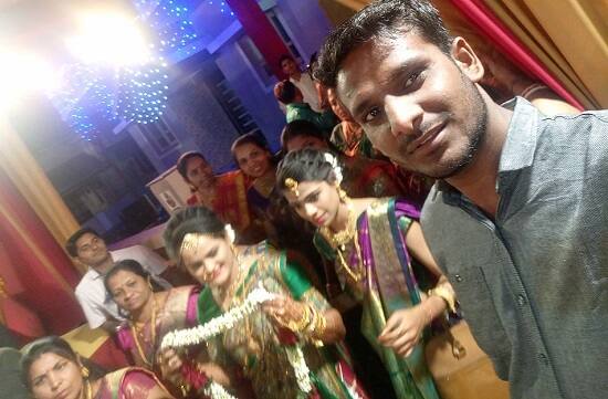 મોનિકાના લગ્ન ધામધૂમથી કરવામાં આવ્યા હતા જેના માટે ભવ્ય તૈયારીઓ કરવામાં આવી હતી. જેમ કે લગ્નની ચોરી ભવ્ય રીતે સજાવવામાં આવી હતી. જ્યારે હાર્દિક પટેલનો પિતરાઈ ભાઈ રવિ પટેલ બુલેટ પર મોનિકાને બેસાડીને ફિલ્મી સ્ટાઈલથી એન્ટ્રી મારી હતી. 