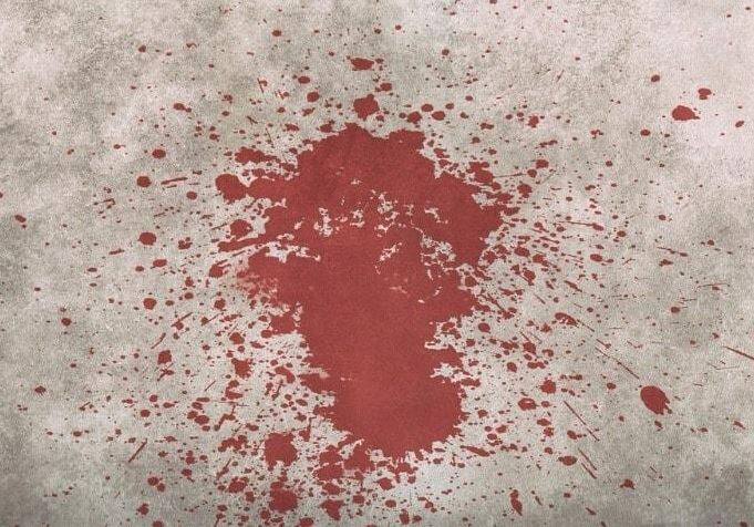 દીકરો જ્યારે ઘરે પરત ફર્યો ત્યારે ઘરમાં લોહી-લુહાણ હાલતમાં માતા-પિતાને જોઈને ચીસો પાડવા લાગ્યો. બાળકનો અવાજ સાંભળી આસપાસના લોકો ત્યાં દોડી આવ્યા અને ઘાયલ અશોકને હોસ્પિટલ લઈ ગયા. જ્યાં તેની હાલત ગંભીર હોવાનું જણાવવામાં આવી રહ્યું છે. જ્યારે પ્રતિભાનું ઘરે જ મોત થઈ ગયું હતું.