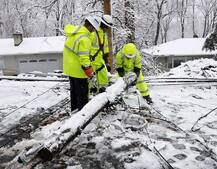 બર્ફીલા તોફાનથી અમેરિકા ઠપ, રોડ પર 1 ફૂટ બરફના થર જામ્યા, 7 લોકોના મોત