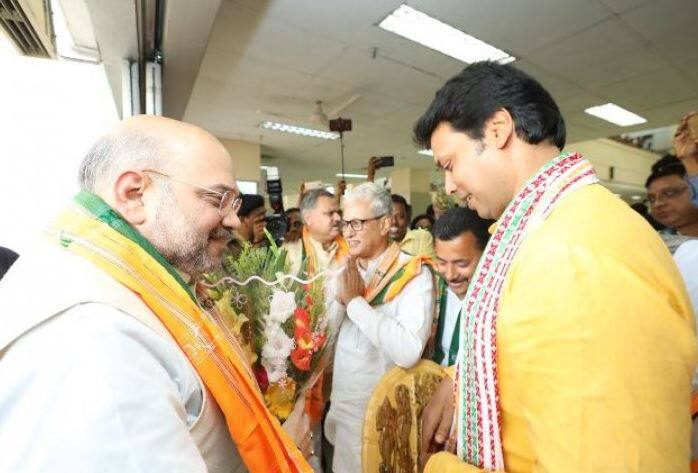 ભાજપના પ્રવક્તા મૃણાલ કાંતી દેબે જણાવ્યું કે, શપથ ગ્રહણ સમારોહમાં વડાપ્રધાન નરેન્દ્ર મોદી, રાષ્ટ્રીય અધ્યક્ષ અમિત શાહ, પૂર્વાત્તરમાં ભાજપ શાસિત ત્રણ રાજ્યોના મુખ્યમંત્રી સહિત ભાજપ શાસિત તમામ રાજ્યોના મુખ્યમંત્રી તથા સંસદીય બોર્ડના સભ્યો સામેલ થશે. લાંબા સમયથી આરએસએસના સ્વયંસેવક દેબ રાજ્યમાં ભાજપની જીતના સૂત્રધાર બન્યા હતા.