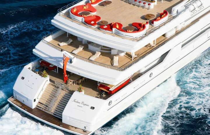 લંડનઃ ભાગેડુ વિજય માલ્યાને વધુ એક ફટકો પડ્યો છે. તેની લક્ઝરી સુપર યોટ ઈન્ડિયન એમ્પ્રેસ માલ્ટામાં જપ્ત કરવામાં આવી છે. માલ્યા પર યૉટના કર્મચારીઓને ચાર મહિનાનો પગાર પણ નહીં આપ્યાનો આરોપ છે. માલ્યાએ કર્મચારીઓને આશરે 6.5 કરોડ રૂપિયા ચૂકવવાના થતાં હતા પરંતુ તેમાંથી માત્ર 4 કરોડની જ ચૂકવણી કરી હતી. બાકીની રકમ માટે કોર્ટમાં કેસ કરવામાં આવ્યો હતો. જેના સંદર્ભમાં તંત્ર દ્વારા આ યૉટ જપ્ત કરવાનો આદેશ આપવામાં આવ્યો છે.