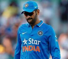 ધોનીને તેનાથી જુનિયરો કરતાં 2 કરોડ રૂપિયા ઓછો મળશે પગાર, બોર્ડે કરી શું સ્પષ્ટતા?